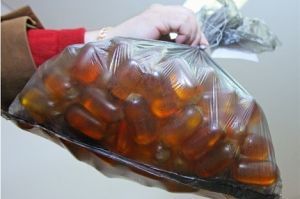 坦桑尼亚毒枭运输毒品吞下3.4公斤可卡因