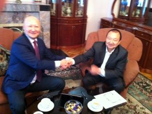Профессор Назаралиев встретился с послом Афганистана в КР