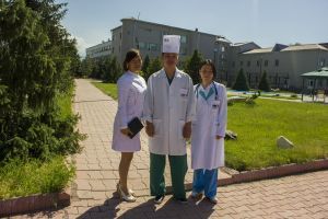图瓦医生们分享关于他们的学习在拿卓拉力耶夫的医疗中心