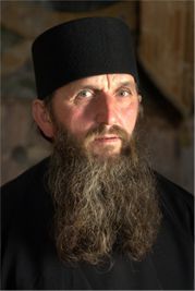 塞尔维亚牧师获得了一个死亡的怪胎